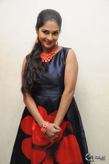 Madhumitha-at-Bhale-Bhale-Magadivoy-Movie-Success-Meet